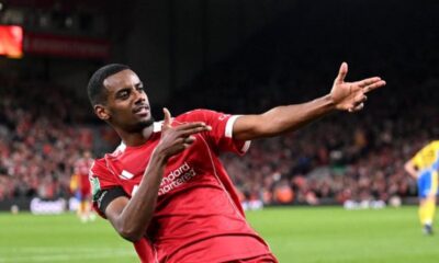 Primer gol de Isak con liverpool