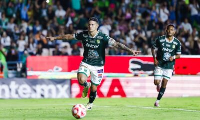 James Rodríguez celebra su gol de penal para el León