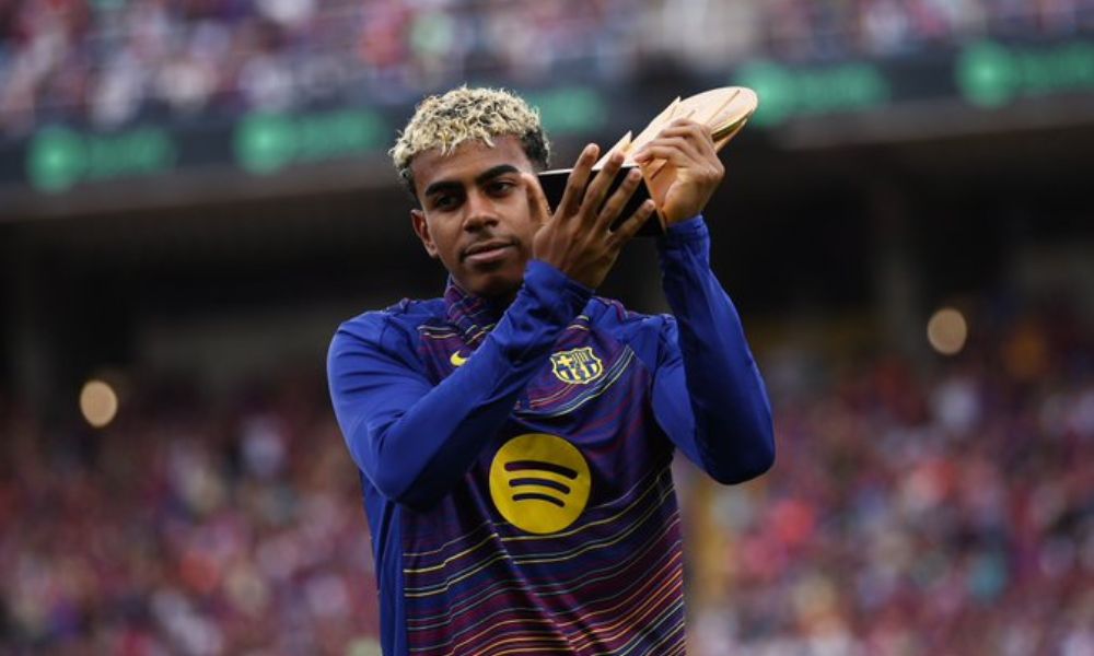 Lamine Yamal entra de cambio en su regreso