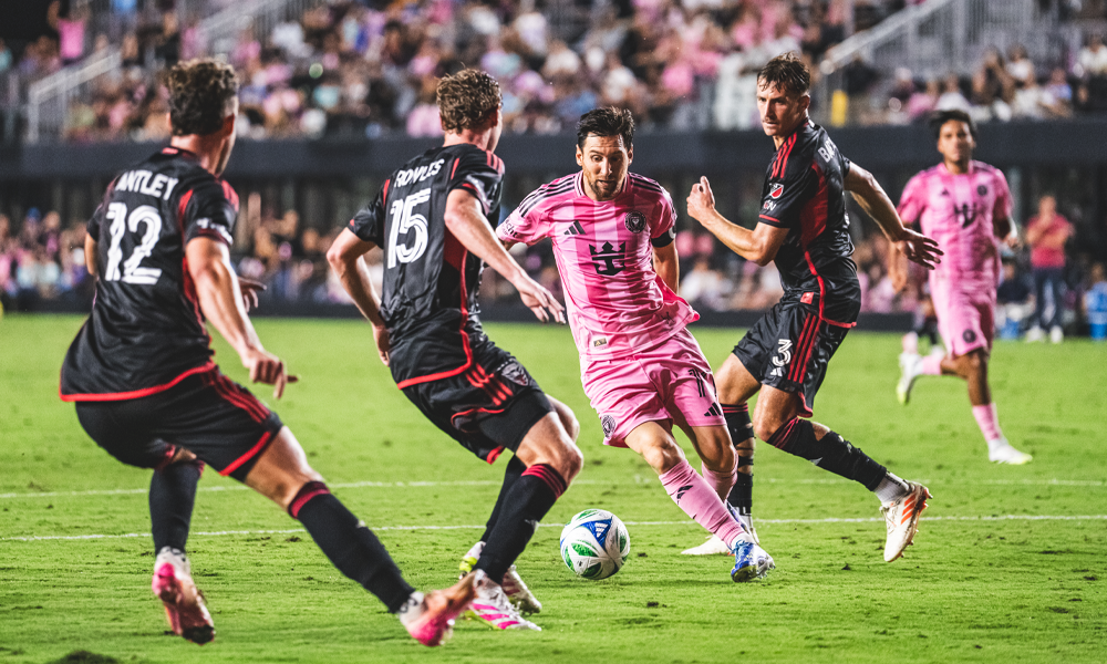 Lionel Messi anotó dos goles para que Inter Miami venciera 3-2 al DC United