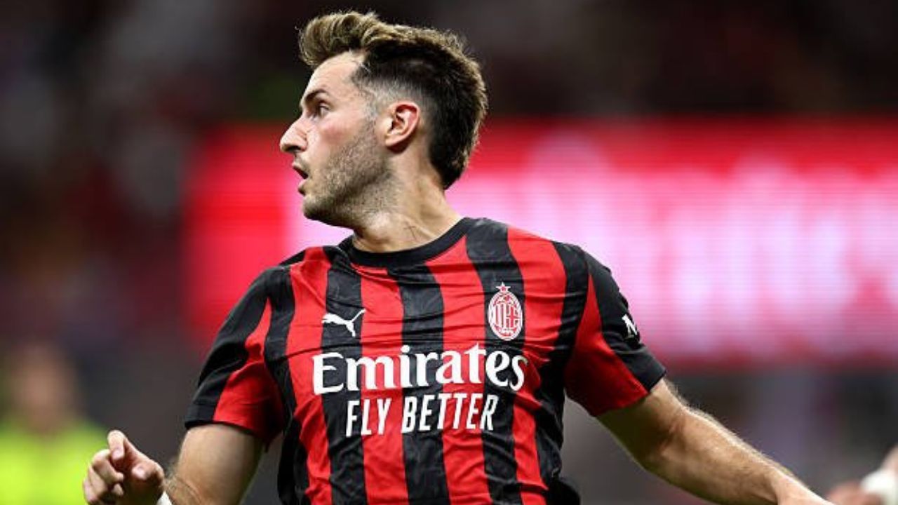 Santiago Giménez en el conjunto rossoneri