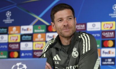 Xabi solidario con Simeone tras el incidente en Anfield