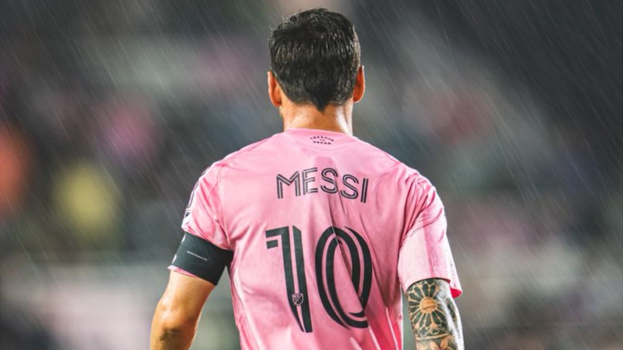 Messi hace doblete para ganar en la MLS