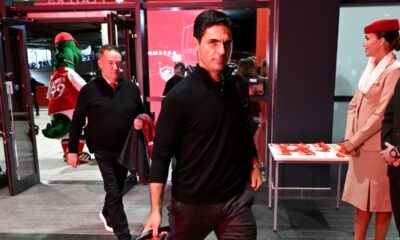 Mikel Arteta, DT del Arsenal, llega al Estadio Etihad