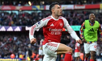 Gabriel Martinelli celebra su gol para el Arsenal contra Man City