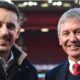 Gary Neville recibe su medalla del Hall of Fame