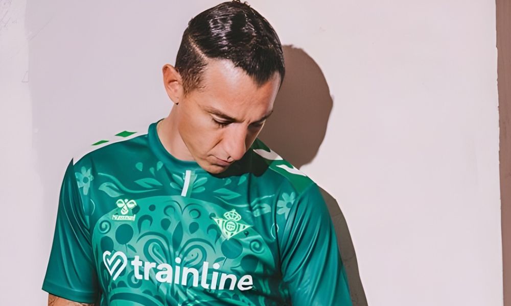 Real Betis lanza colección de Día de Muertos con hummel