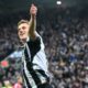 harvey barnes da victoria en champions 21 oct 2025