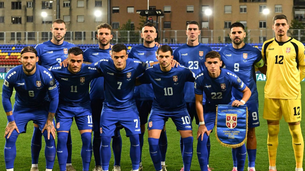 vlahovic mantiene a serbia con vida 14 oct 2025
