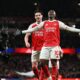 Arsenal golea al Tottenham y se mantiene líder de la Premier League