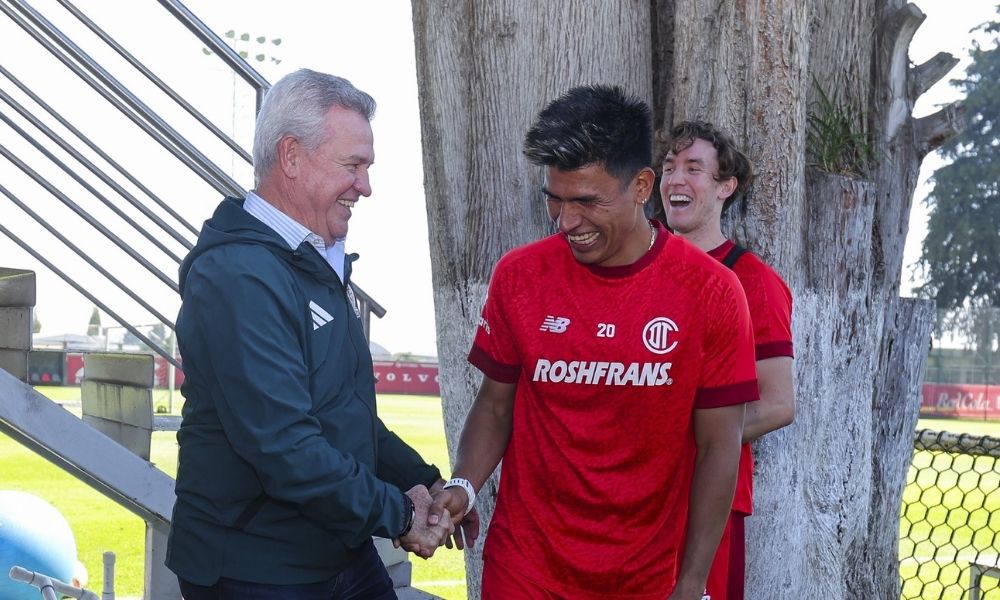 Javier Aguirre (izq) y Jesús Gallardo (der)