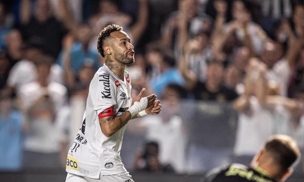 Neymar se la juega lesionado y salva al Santos del descenso