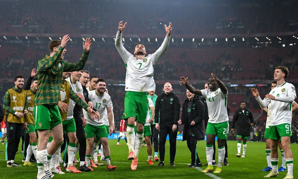 Parrott firma un hat-trick e Irlanda remonta ante Hungría