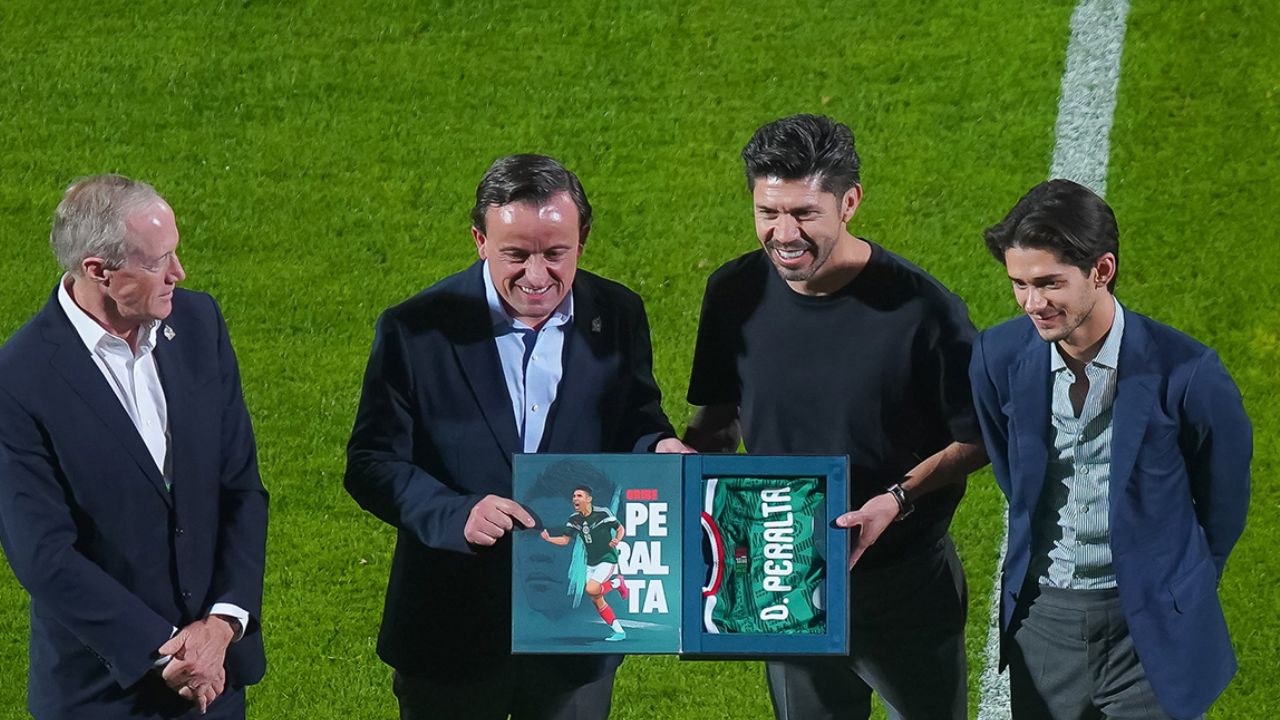 peralta recibe reconocimiento 15 nov 2025