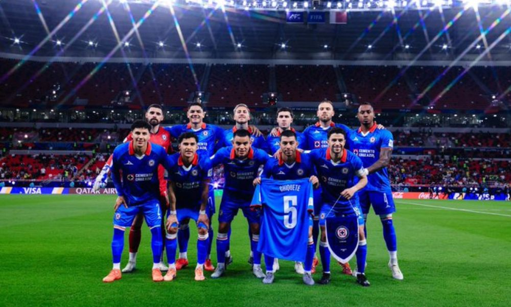 Cruz Azul vuelve de Qatar entre salidas, refuerzos y autocrítica