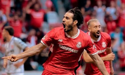 Pollo Briseño cobra revancha a Tigres con Toluca