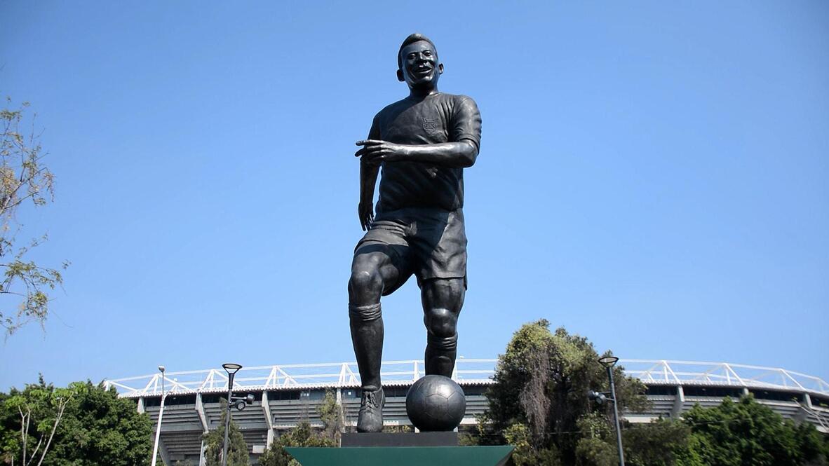 Guadalajara inauguró una monumental escultura de bronce en homenaje a la leyenda del fútbol brasileño Pelé, como parte de los preparativos de la ciudad para la Copa Mundial de la FIFA 2026. Foto: Especial.