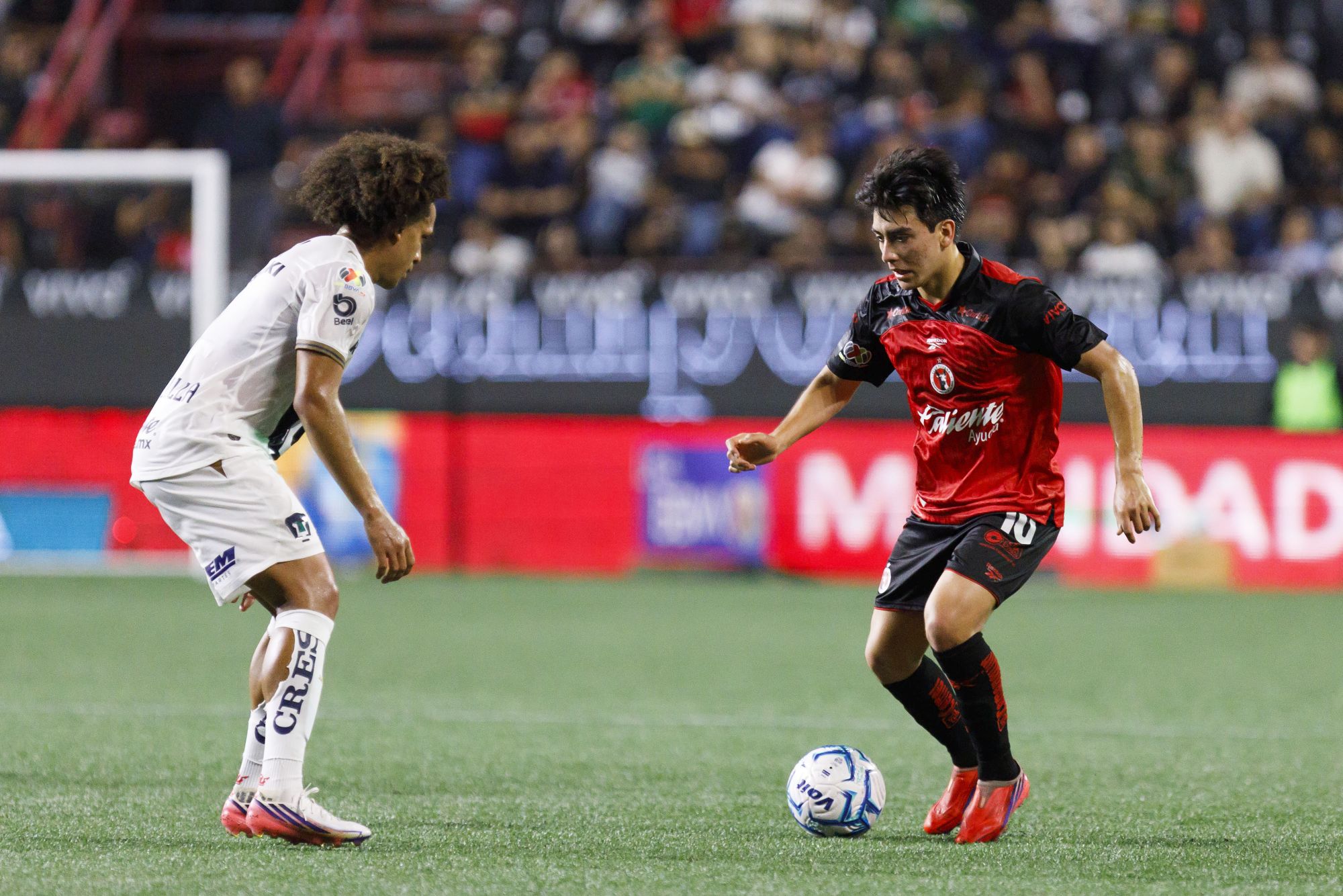 Gracias a Gilberto Mora, Xolos alcanzó al América en la cima de la Liga MX. Foto cortesía: Club Tijuana.