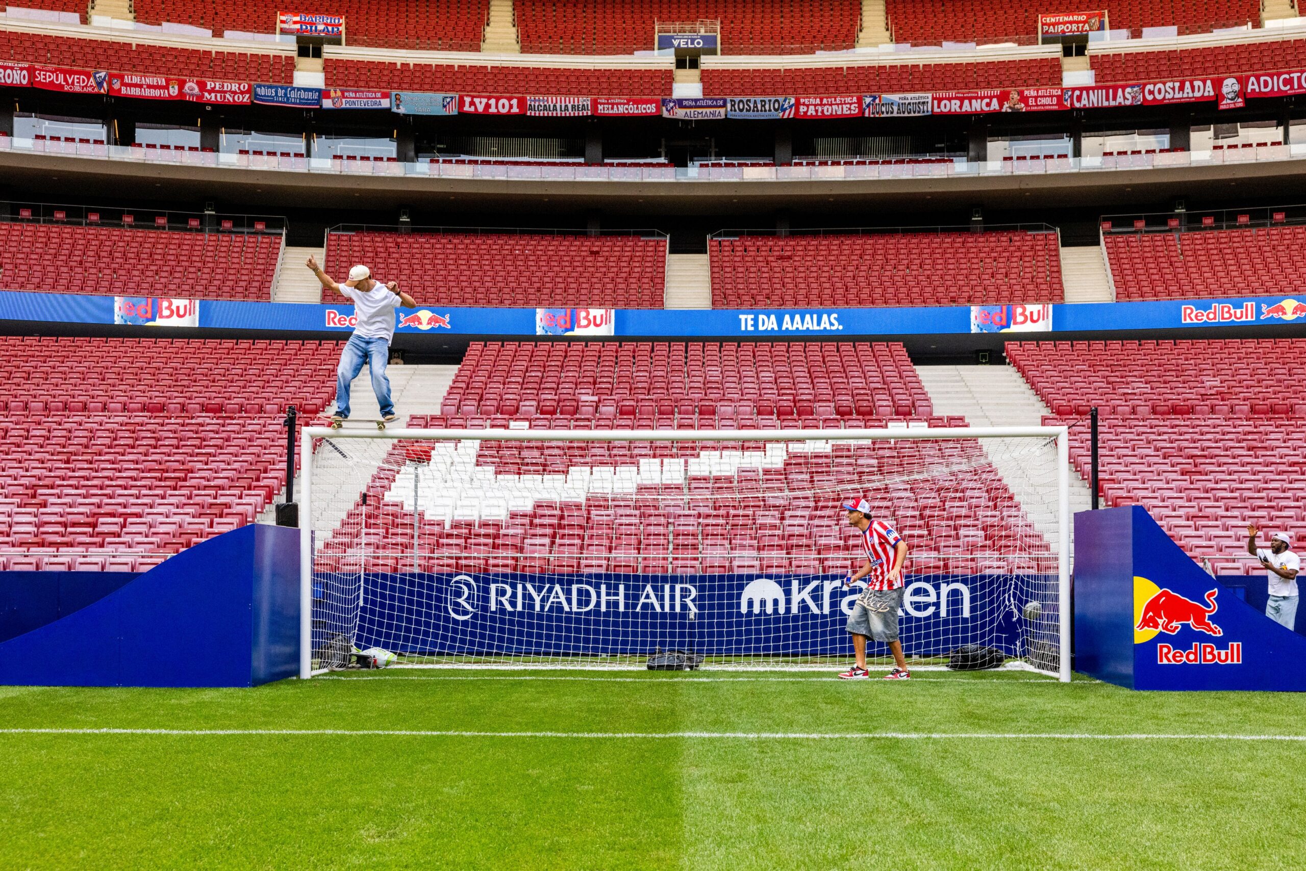 Danny León hace historia al grindar el larguero del Metropolitano. Foto cortesía: Red Bull.